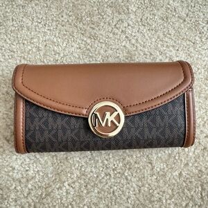 Michael Kors Fulton Large Flap Continental Wallet Brown